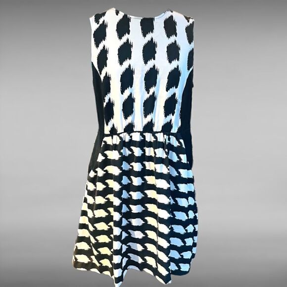 Nwt Urban Outfitters Silence + Noise Abstract Black & White Dress Size 8 - Picture 1 of 4